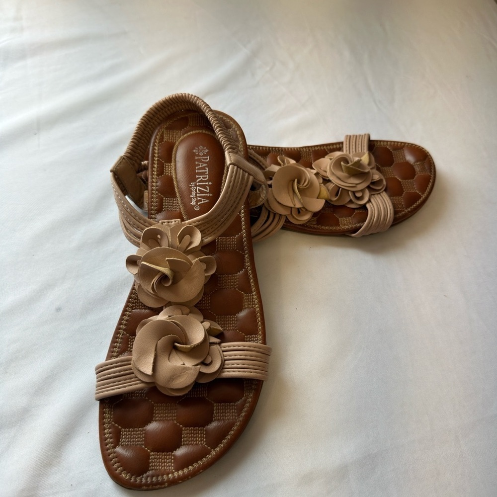 Patrizia Vegan Leather Tan Floral Women's Sandals Size 40 (US 9) - Picture 2 of 8